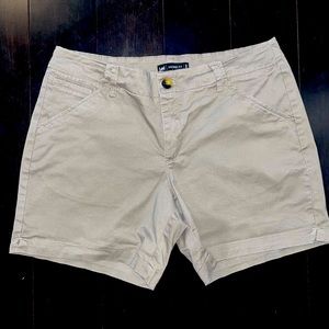 Lee Khaki shorts